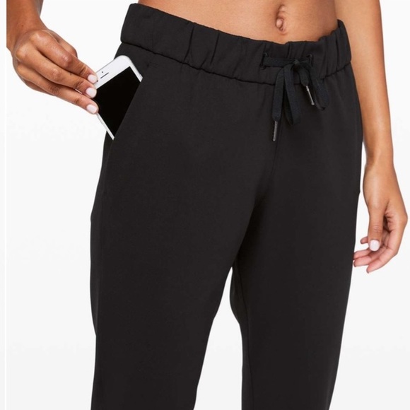 LULULEMON ATHLETICA On The Fly Pant Size 4 - Picture 10 of 16